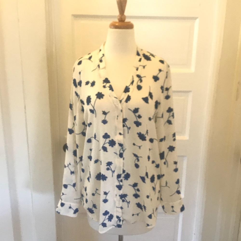 Banana Republic wrinkle free flower blouse